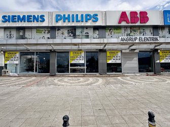 YAKACIK CADDESİ ÜZERİNDE TOPLAM 3200 m2 4 ADET KİRALIK DÜKKAN